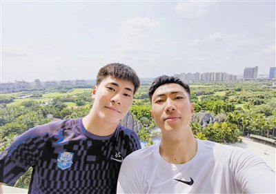 《犯罪101》曝剧照 锤哥、哈利·贝瑞、马克叔主演 2025-10-23 日前，由亚马逊/米高梅出品的劫盗惊悚片《犯罪101》（Crime 101）首曝剧照，影片由“锤哥”克里斯·海姆斯沃斯、哈利·贝瑞、马克·鲁法洛、巴里·基奥恩、莫妮卡·巴巴罗等主演。