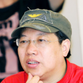 预告片中，由于适饰演的陈小舟以“绝佳”的精神状态从医院夺门而出，被 《异人之下2》首映 王影璐公主抱文淇、彭昱畅 2025-01-17 1月16日，《异人之下之决战！
